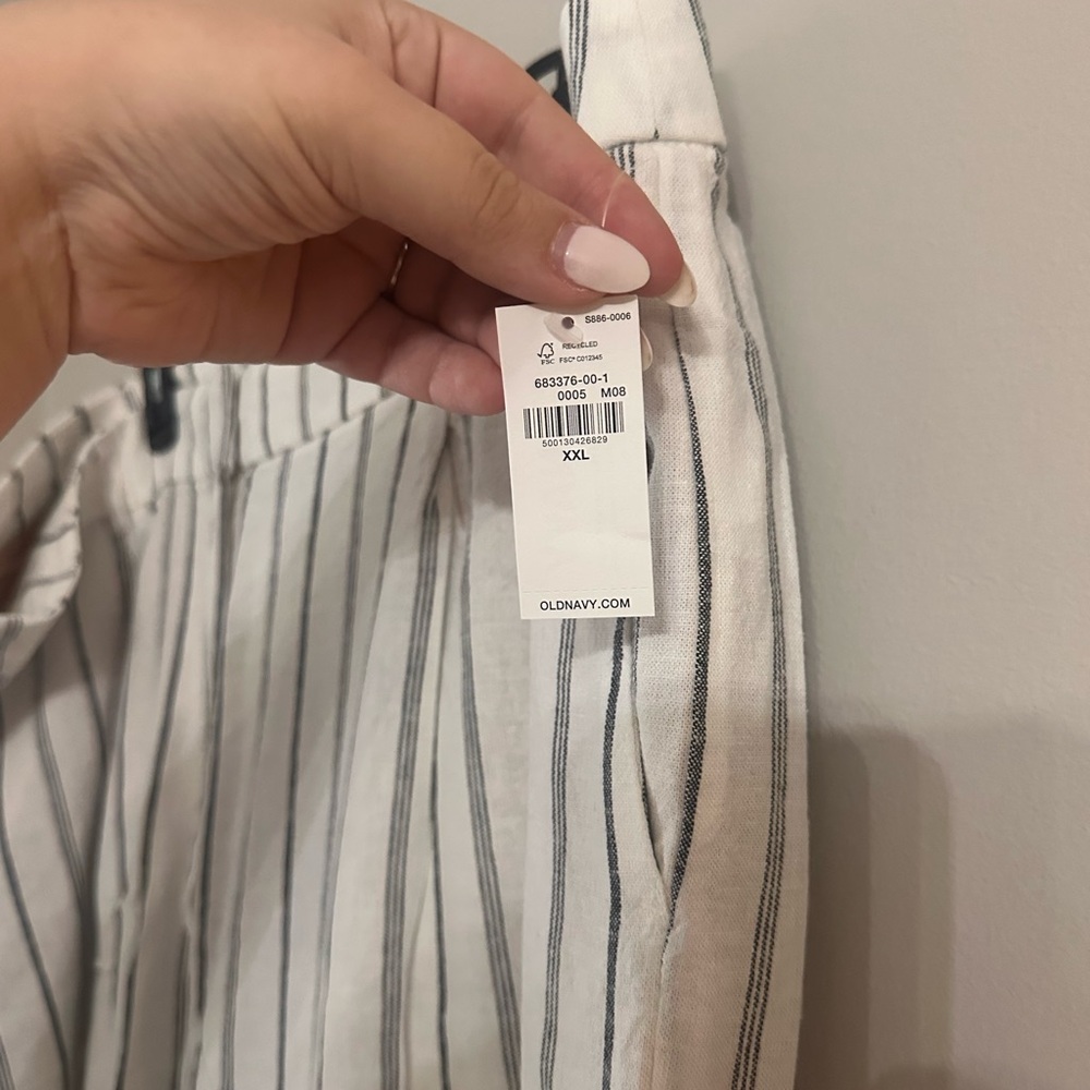 Old Navy Black and White Striped Pants XXL
